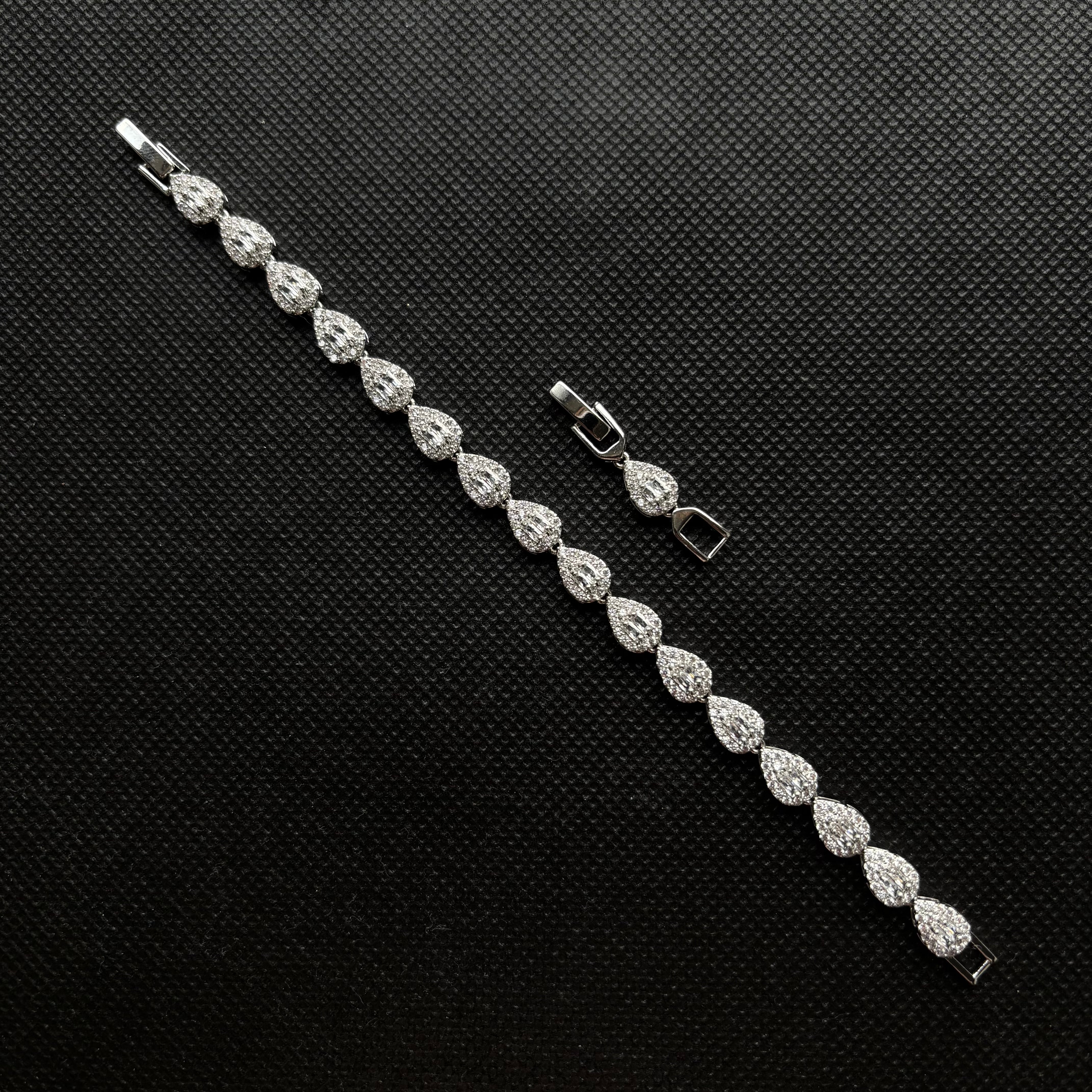 Mini Raindrop Bracelet (Silver)