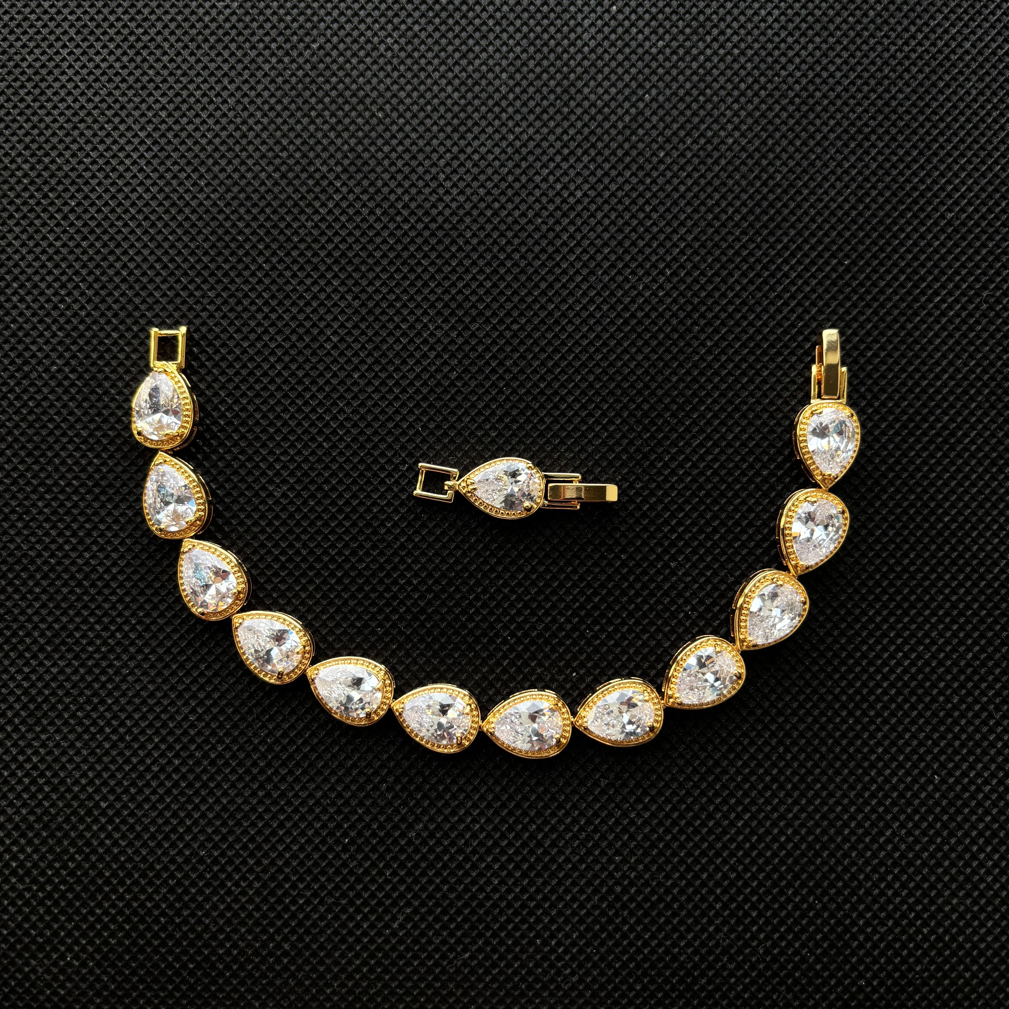 Raindrop Bracelet (Gold)